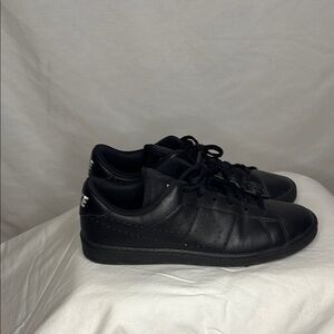 Nike Black Minimalist Sneakers size 5Y